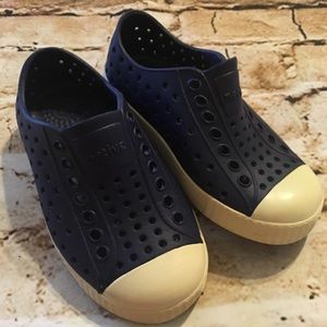 Natives size 9 Toddler, Navy & Cream, EUC